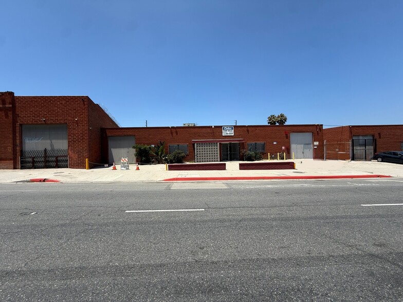 13413 S Broadway, Los Angeles, CA à vendre - Photo du bâtiment - Image 1 de 7