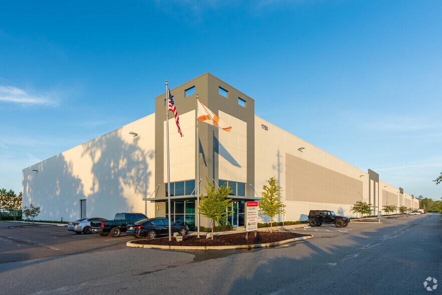 1750 Airport Rd, Jacksonville, FL à louer - Photo principale - Image 1 de 5