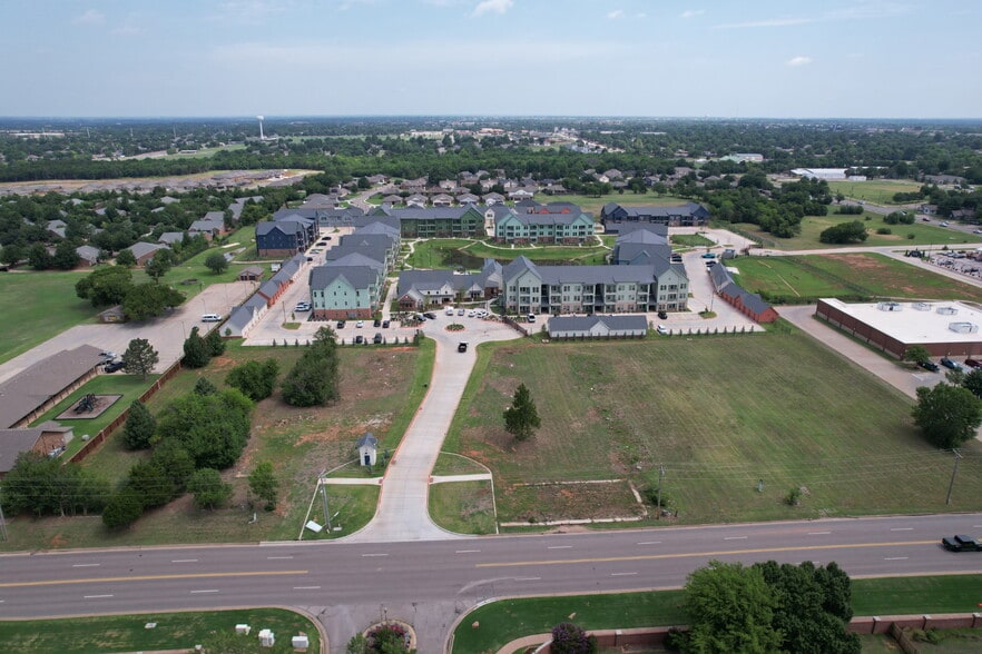 1125 W Edmond Rd, Edmond, OK à vendre - Photo du bâtiment - Image 2 de 5