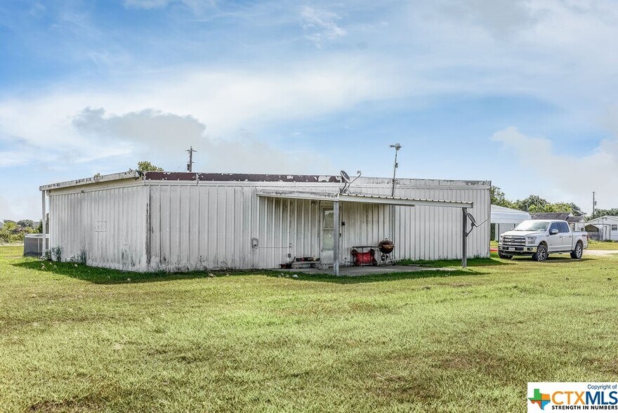 116 Danny Ln, Port Lavaca, TX à vendre - Photo du bâtiment - Image 2 de 6