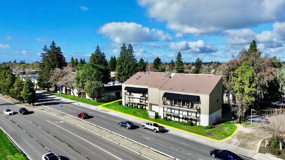1625 W March Ln, Stockton, CA à louer - Photo du bâtiment - Image 3 de 8