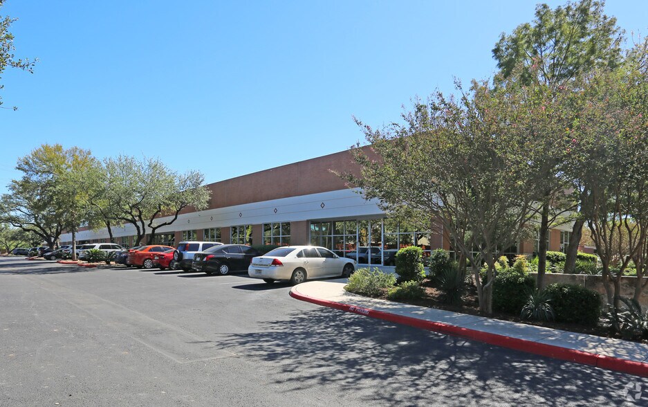 12460 Network Blvd, San Antonio, TX à louer - Photo du bâtiment - Image 2 de 8