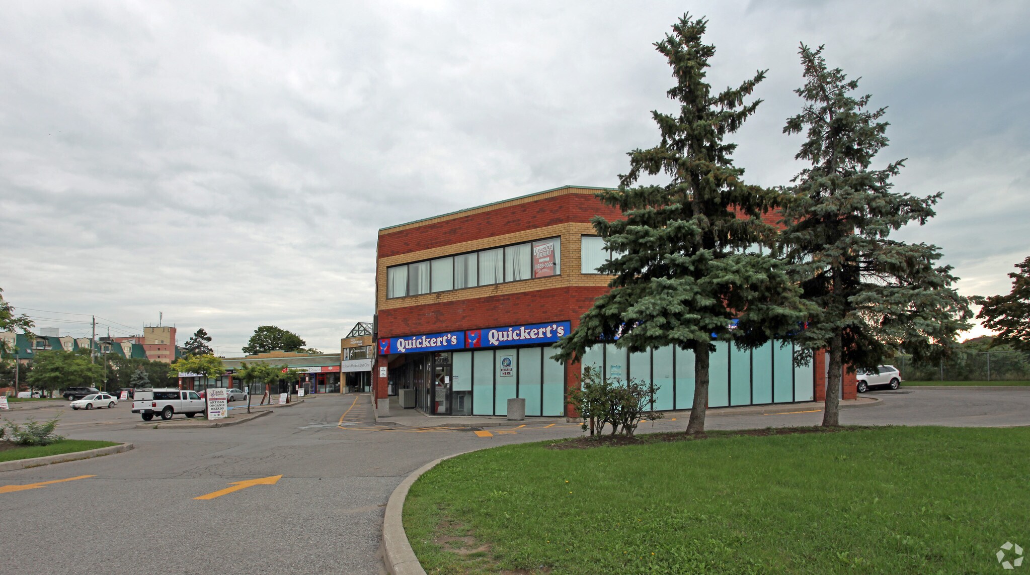 375 Kingston Rd, Pickering, ON à vendre Photo principale- Image 1 de 1