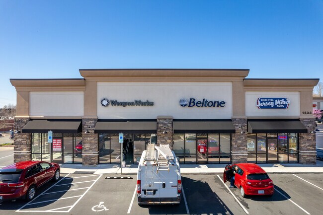 Plus de détails pour 1433 University Dr, Burlington, NC - Commerce de détail à louer