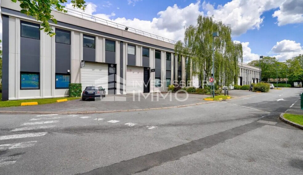 Flex dans Lognes à louer - Photo du bâtiment - Image 2 de 6