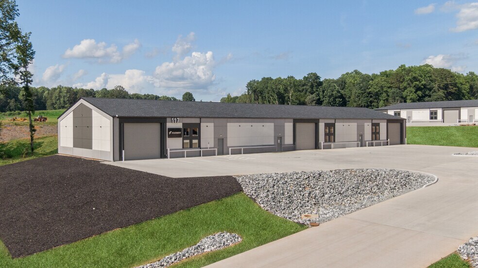 158 Innovation Dr, Statesville, NC à louer - Photo du bâtiment - Image 3 de 6
