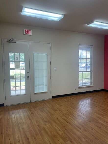 251 N FM 1626, Buda, TX for lease - Interior Photo - Image 3 of 12