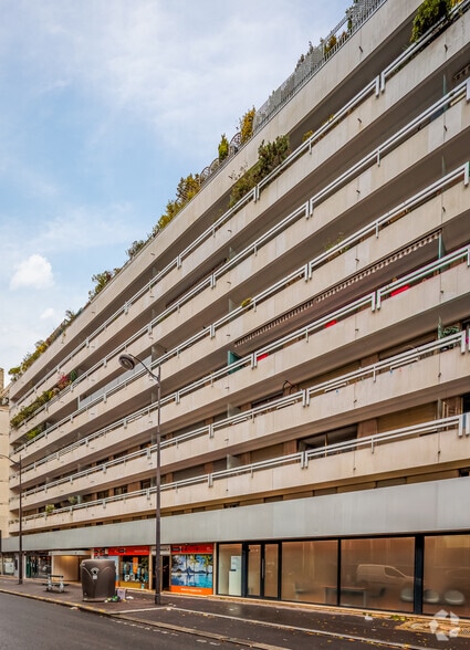 39-47 Rue Du Docteur Blanche, Paris for sale - Building Photo - Image 2 of 3