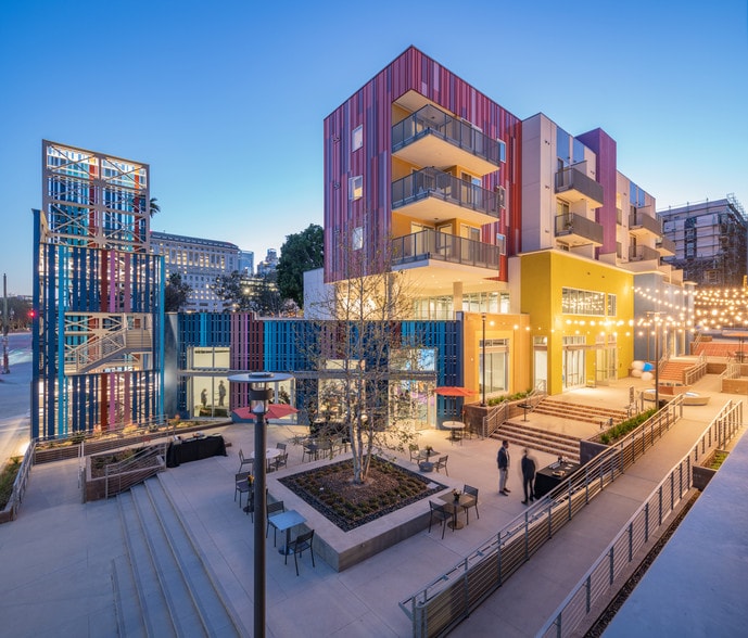 555 N Spring St, Los Angeles, CA for lease - Building Photo - Image 1 of 15