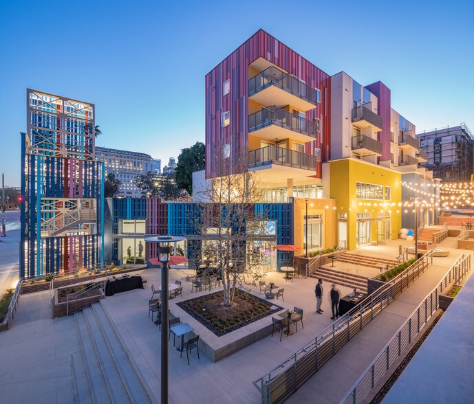 555 N Spring St, Los Angeles, CA à louer - Photo du bâtiment - Image 1 de 15