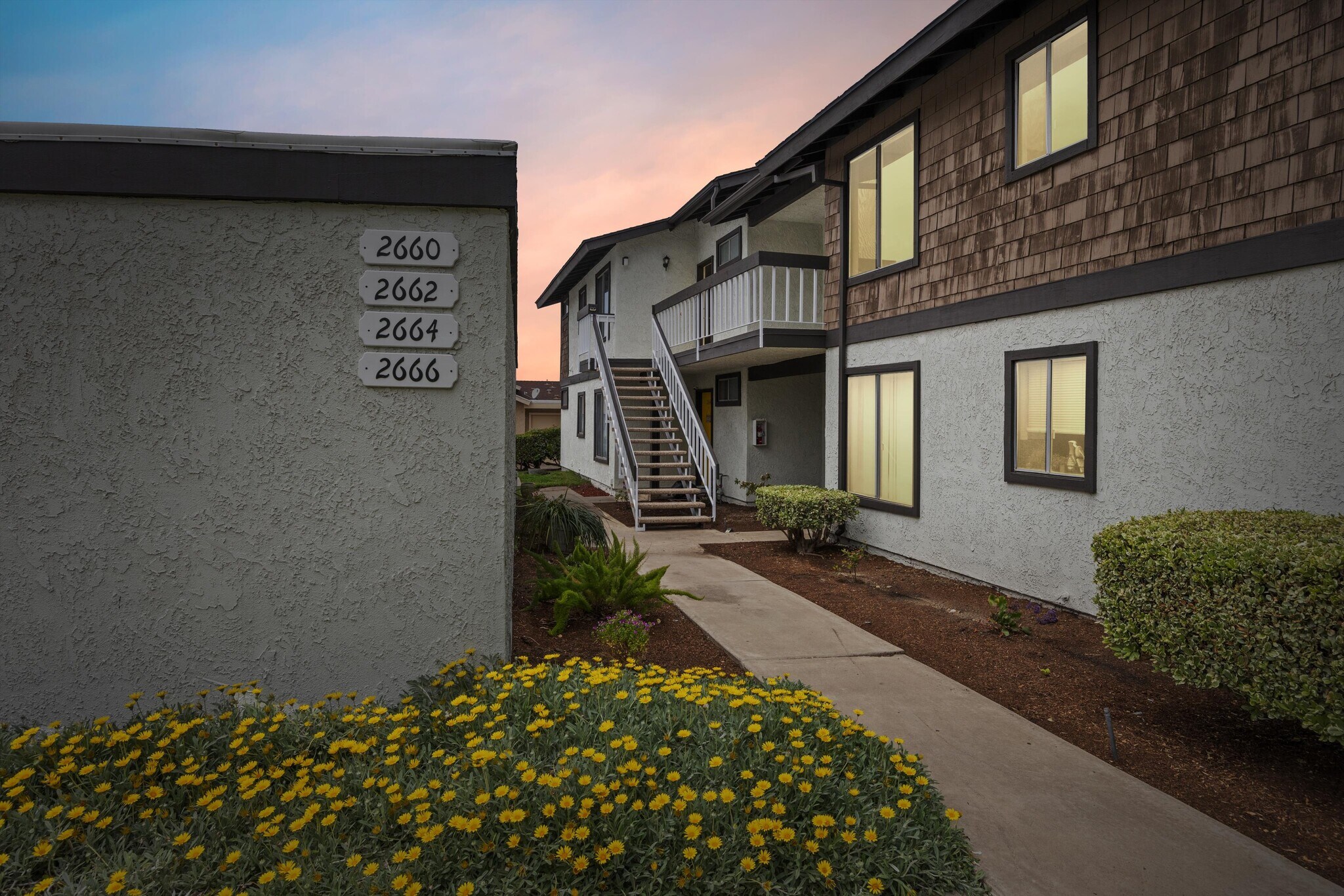 2660 N Bourbon St, Orange, CA à vendre Photo du bâtiment- Image 1 de 1