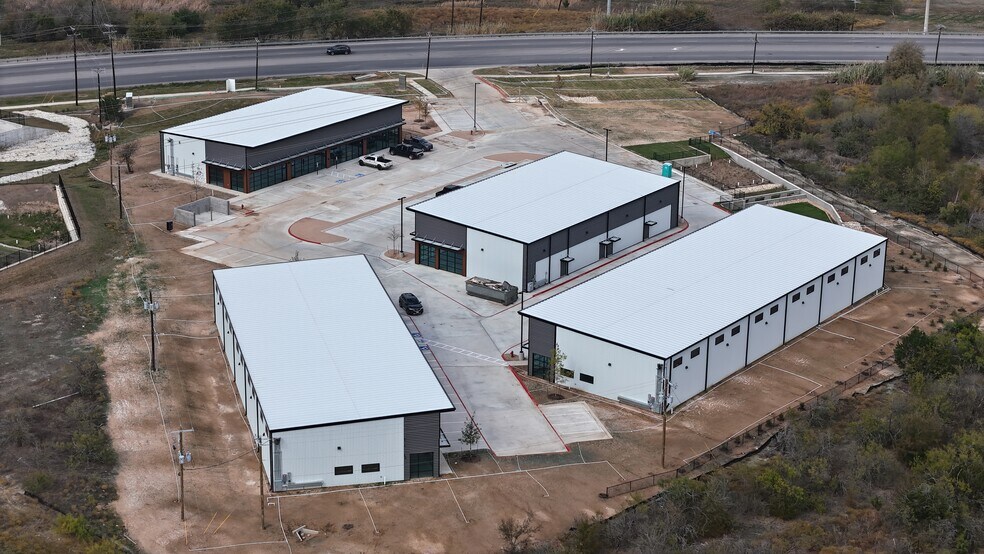 15819 FM 1325, Austin, TX à louer - Photo du bâtiment - Image 2 de 7