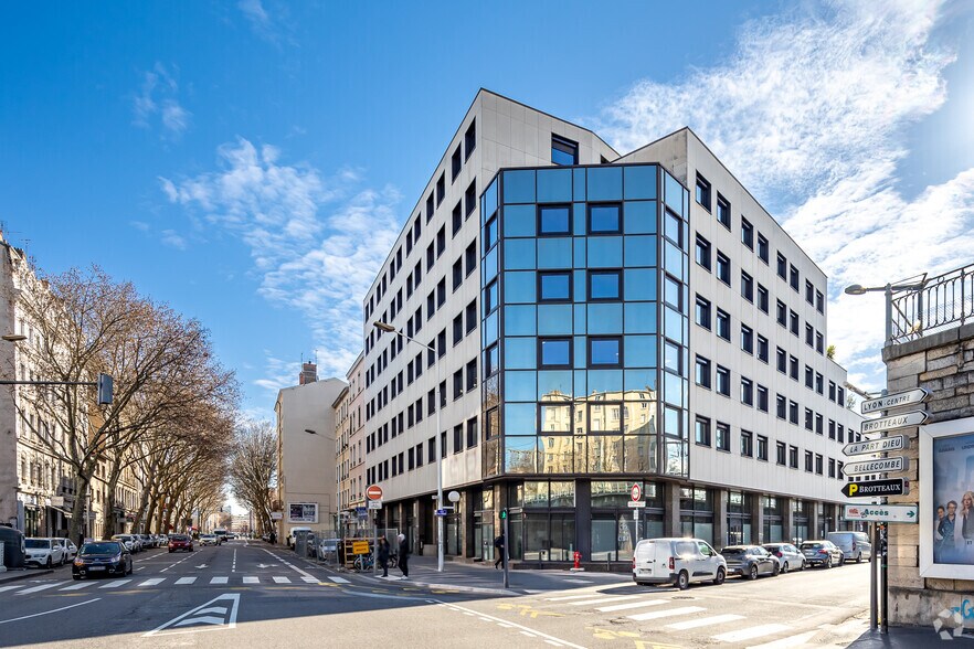 Bureau dans Lyon à louer - Photo du bâtiment - Image 2 de 4