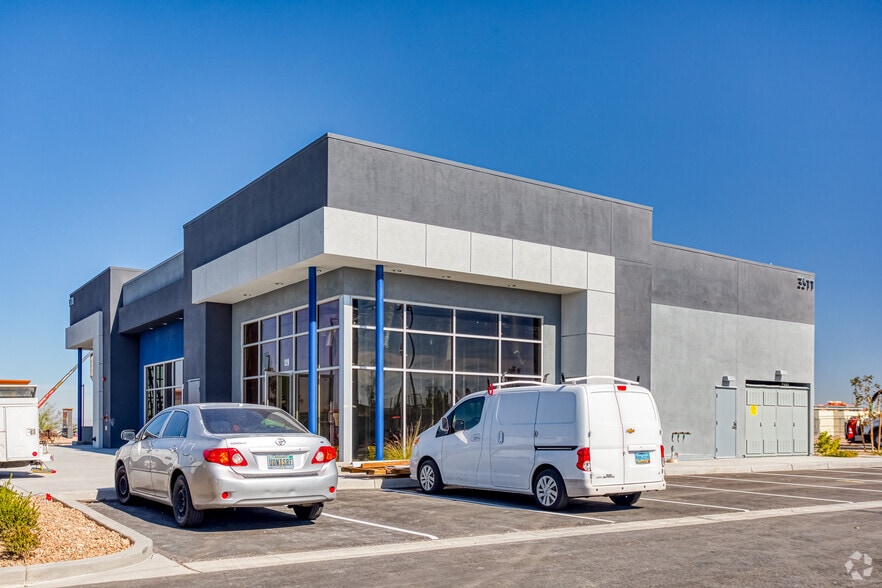 3511 Volunteer Blvd, Henderson, NV for lease - Primary Photo - Image 1 of 6