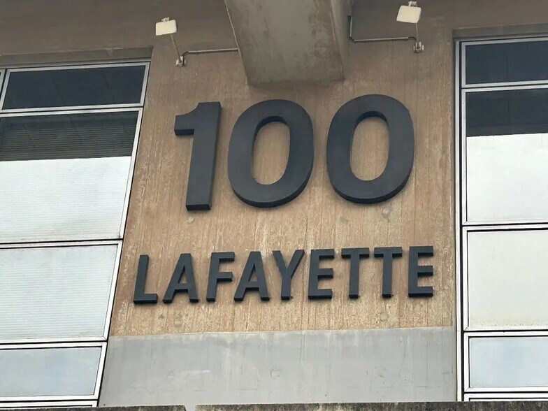 Bureau dans Lyon à louer - Photo du bâtiment - Image 2 de 3