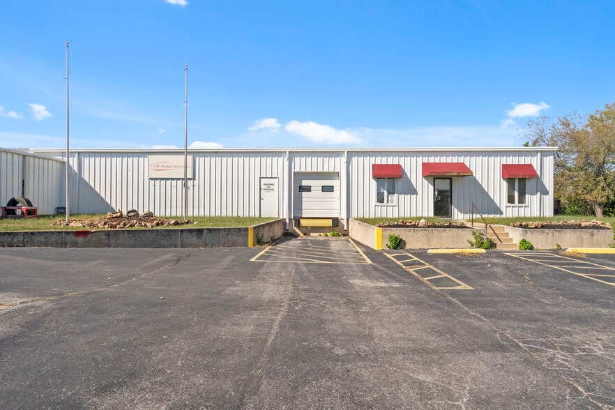 1110 N Gerald St, Nixa, MO for lease - Building Photo - Image 1 of 14