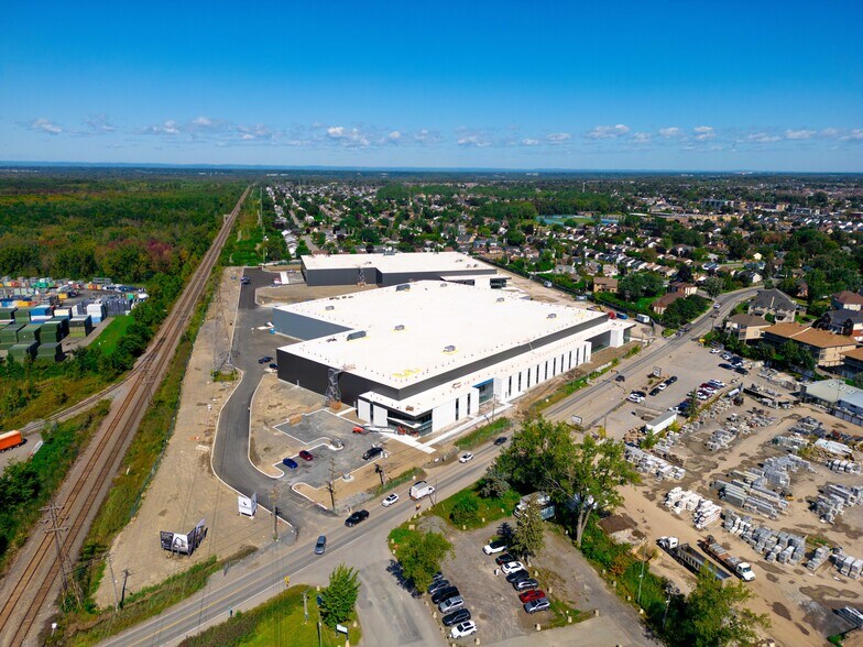 141 Boul Bellerose O, Laval, QC à louer - Aérien - Image 2 de 9