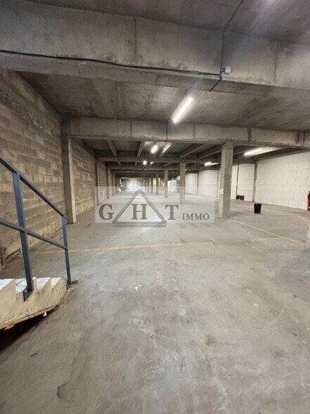 Industrial in Le Blanc-Mesnil for lease - Interior Photo - Image 2 of 7