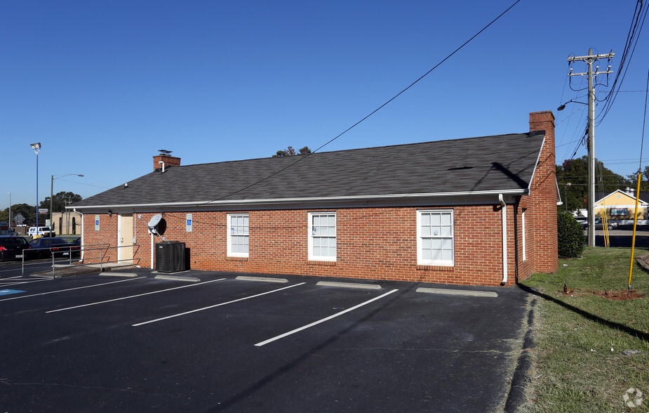 5010 Albemarle Rd, Charlotte, NC for lease - Building Photo - Image 3 of 3