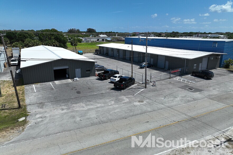 408-412 Farmers Market Rd, Fort Pierce, FL à louer - Photo du bâtiment - Image 2 de 10