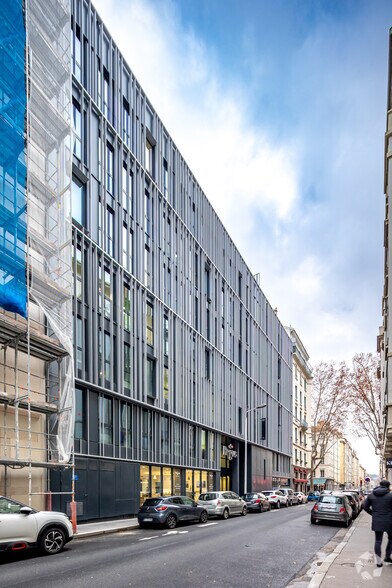 132 Rue Bossuet, Lyon à louer - Photo du bâtiment - Image 2 de 24