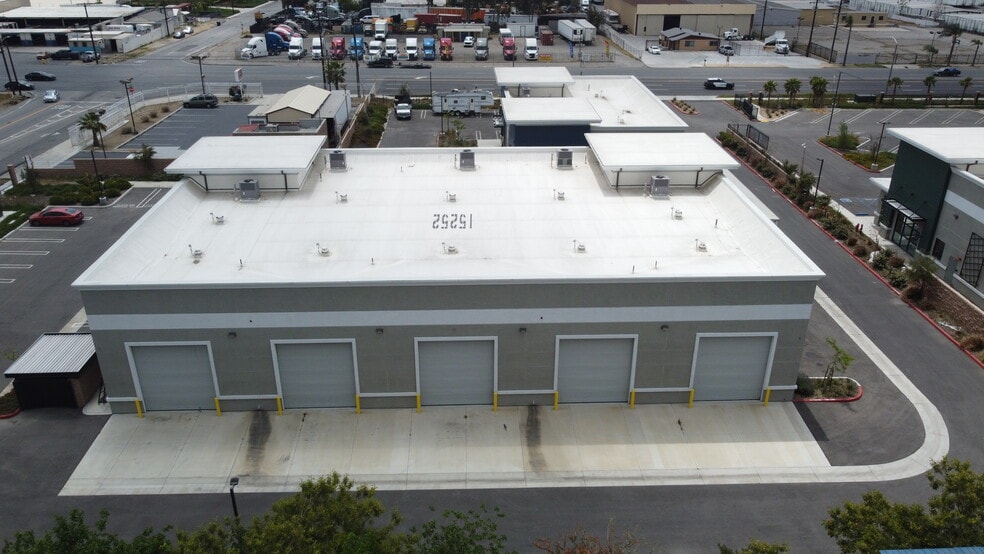 15252 Valley Blvd, Fontana, CA for lease - Building Photo - Image 2 of 8