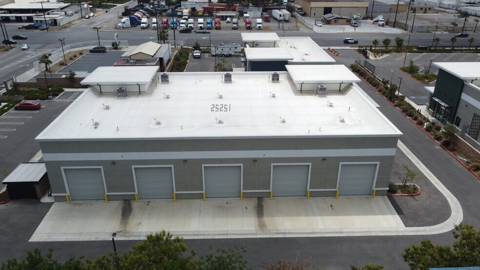 15252 Valley Blvd, Fontana, CA à louer - Photo du bâtiment - Image 2 de 7