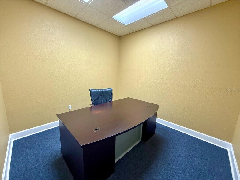 1402 W Fletcher Ave, Tampa, FL à louer - Photo intérieure - Image 2 de 13