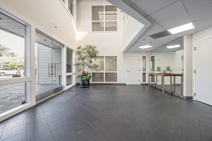 370-390 Bridge Pky, Redwood City, CA for lease - Building Photo - Image 2 of 23