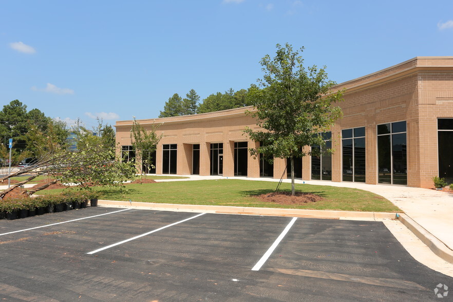 6000 Hillandale Dr, Lithonia, GA for lease - Building Photo - Image 1 of 6