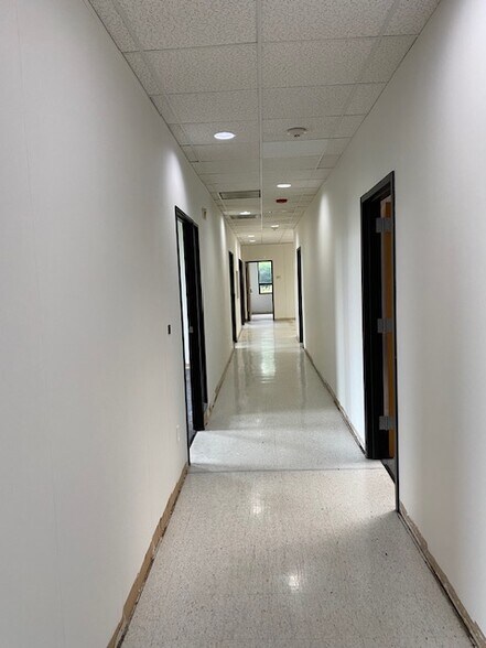 83 S Putt Corners Rd, New Paltz, NY à louer - Photo intérieure - Image 3 de 5