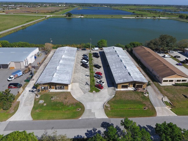 More details for 279-299 Interstate Ct, Sarasota, FL - Flex, Industrial for Lease