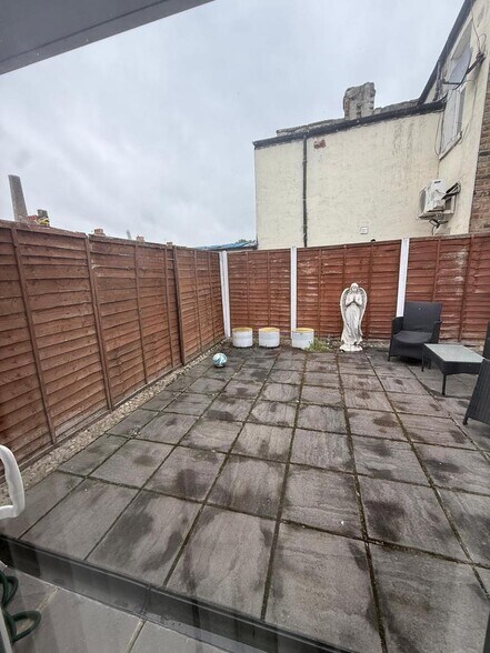 367 Katherine Rd, Londres à louer - Photo du bâtiment - Image 3 de 14