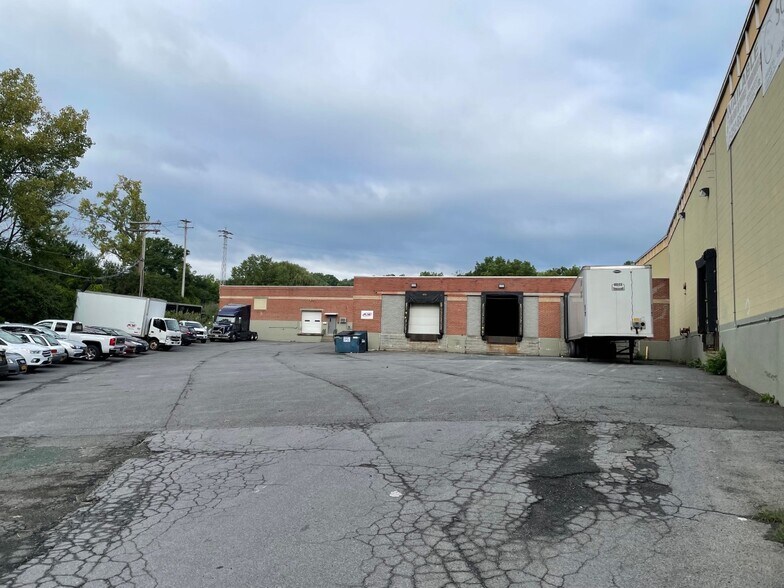 12 Elmwood Rd, Menands, NY à louer - Photo du bâtiment - Image 2 de 11