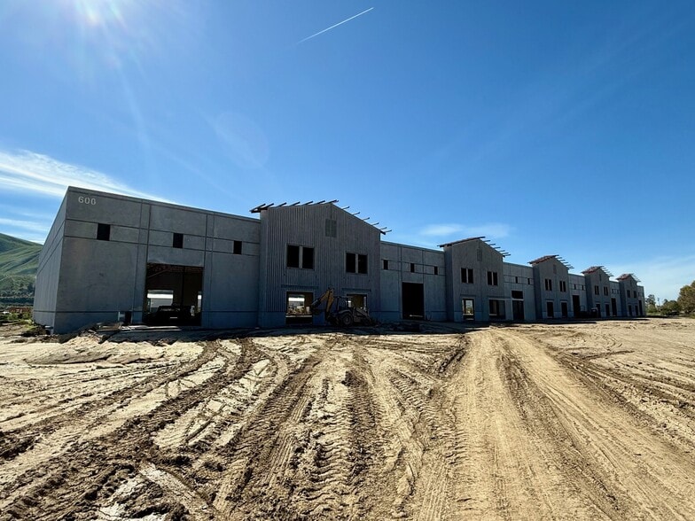 600 Todd Ln, Santa Paula, CA for lease - Building Photo - Image 1 of 7