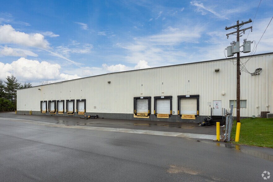 1499 Jamike Ave, Erlanger, KY à louer - Photo du bâtiment - Image 2 de 7