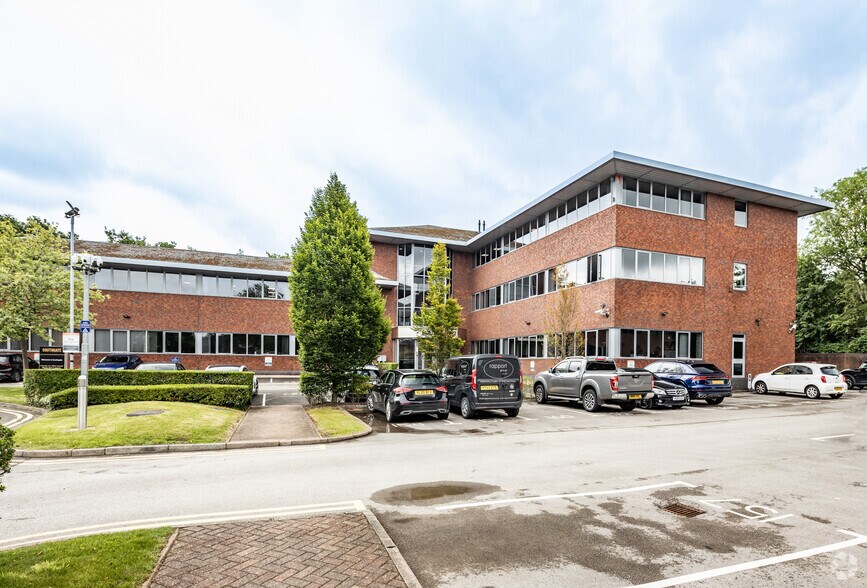 Wilmslow Rd, Cheadle à louer - Photo du bâtiment - Image 1 de 3