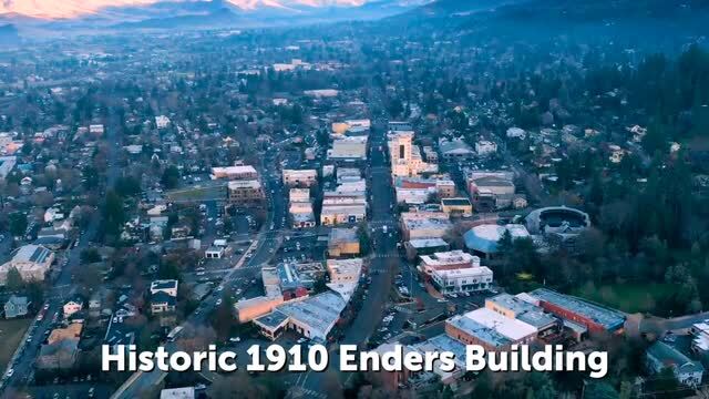 262 E Main St, Ashland, OR à vendre - Vidéo sur l’inscription commerciale - Image 2 de 13