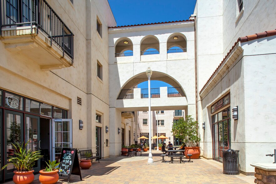 45 Rincon Dr, Camarillo, CA for lease - Building Photo - Image 2 of 37