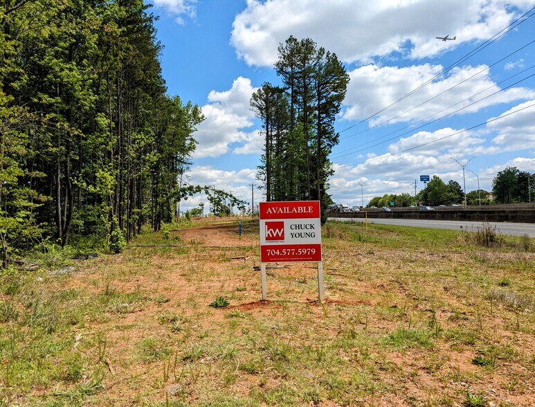 4540-4580 Business Center Dr, Charlotte, NC for sale - Building Photo - Image 2 of 2