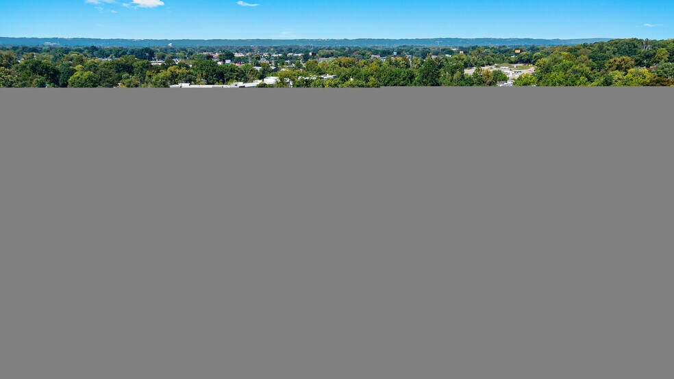 2112 Hamburg Pike, Jeffersonville, IN à vendre - Photo du bâtiment - Image 2 de 17