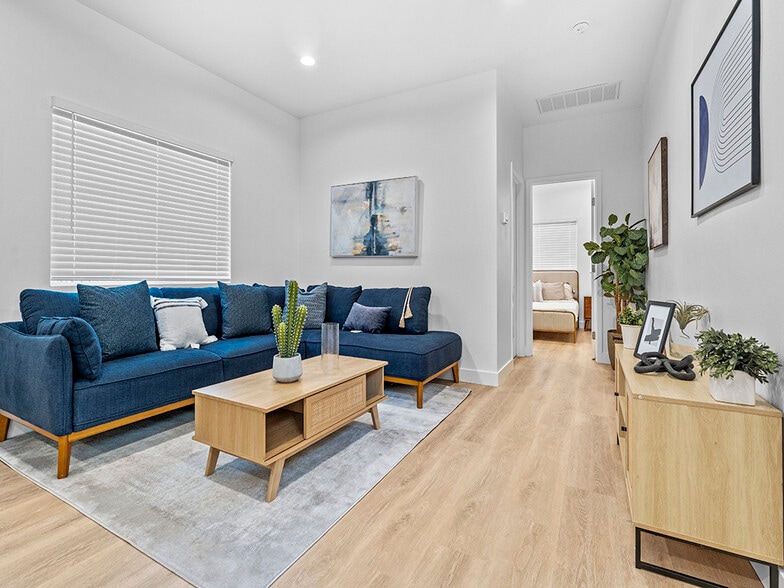 308 S Laurel St, Santa Ana, CA for sale - Building Photo - Image 3 of 37