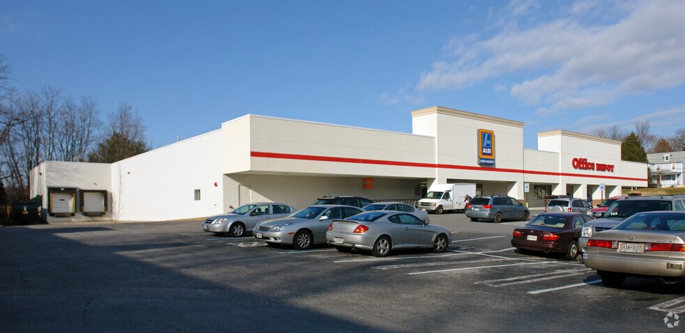 11700-11716 Reisterstown Rd, Reisterstown, MD à louer - Photo du bâtiment - Image 2 de 4