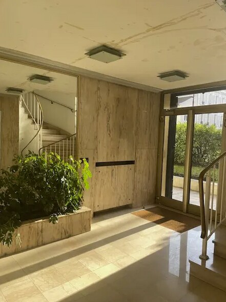 17 Rue De L'Hotel De Ville, Neuilly-sur-Seine à louer - Hall d’entrée - Image 3 de 3