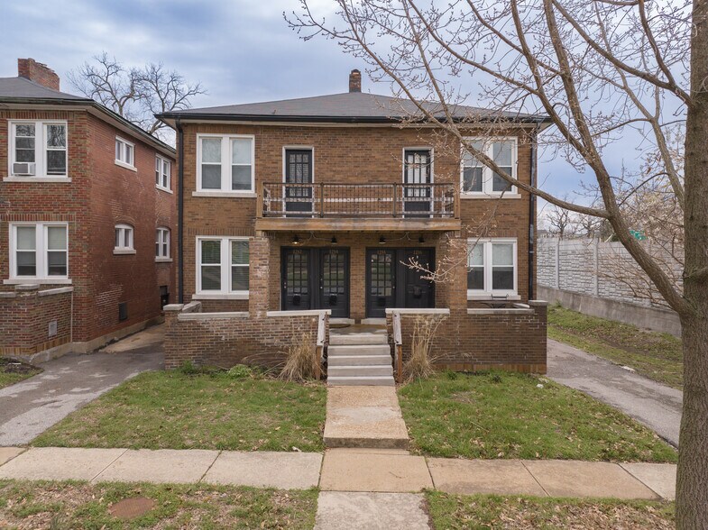 Richmond Heights 12-Unit Portfolio portefeuille de 4 propriétés à vendre sur LoopNet.ca - Photo du bâtiment - Image 3 de 5