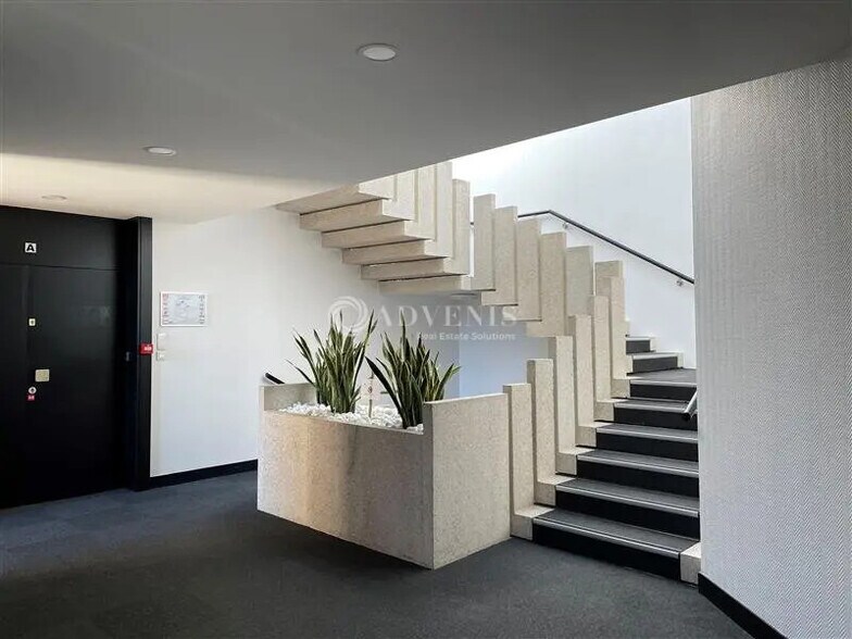 Bureau dans Vélizy-Villacoublay à louer - Hall d’entrée - Image 2 de 5