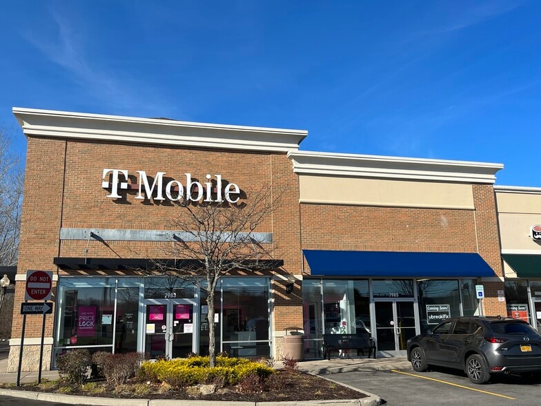 7985-8001 Brewerton Rd, Cicero, NY for lease - Building Photo - Image 3 of 4