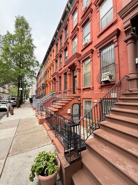 142 W 131st St, New York, NY à vendre - Photo du bâtiment - Image 3 de 9