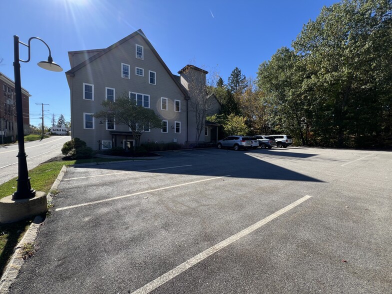 102 Kent Pl, Newmarket, NH for lease - Building Photo - Image 3 of 17