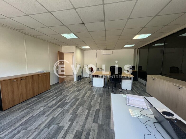 Office in Neuilly Sur Marne for lease - Building Photo - Image 2 of 6